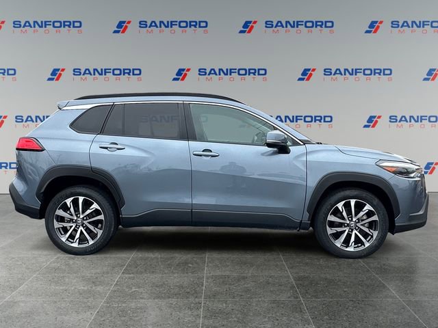 Used 2023 Toyota Corolla Cross XLE image 6