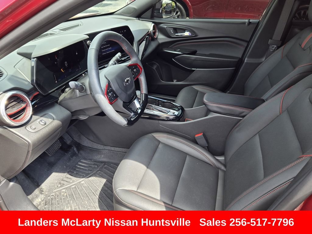 Used 2025 Chevrolet Trax RS w/ Driver Confidence Package FWD image 17