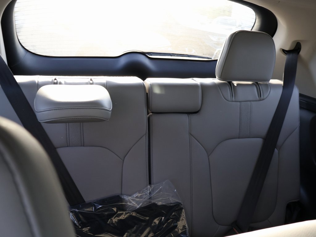 New 2025 Honda Pilot Touring image 9