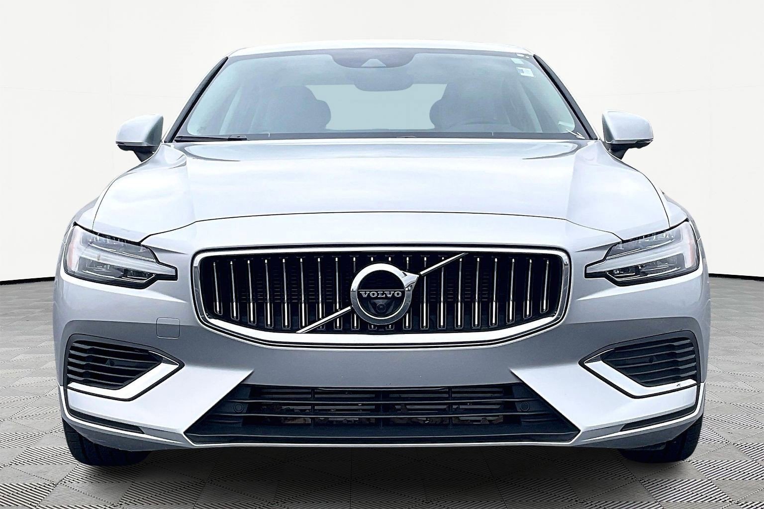 Used 2022 Volvo S60 T8 Inscription image 3