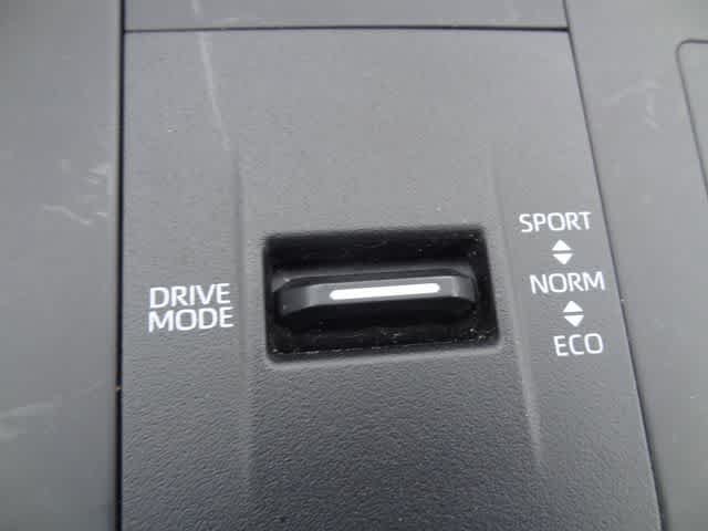 Certified 2025 Toyota Highlander LE FWD image 33