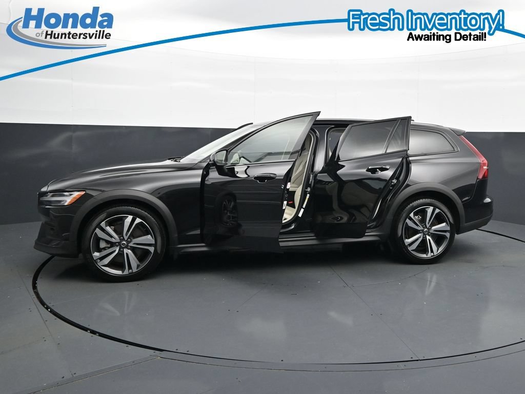 Used 2025 Volvo V60 B5 Cross Country Plus AWD/4WD image 43