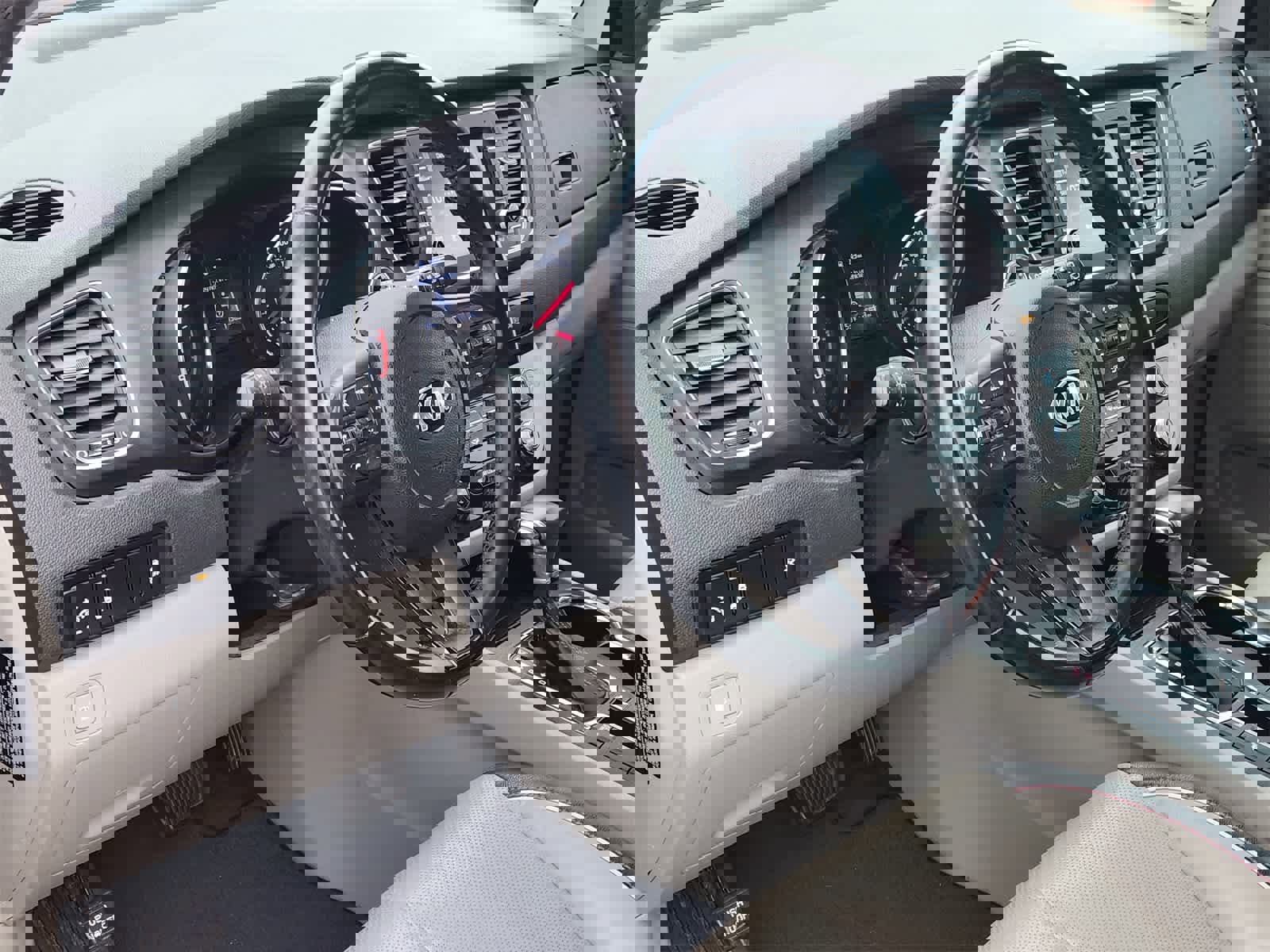 Used 2019 Kia Sedona EX image 2