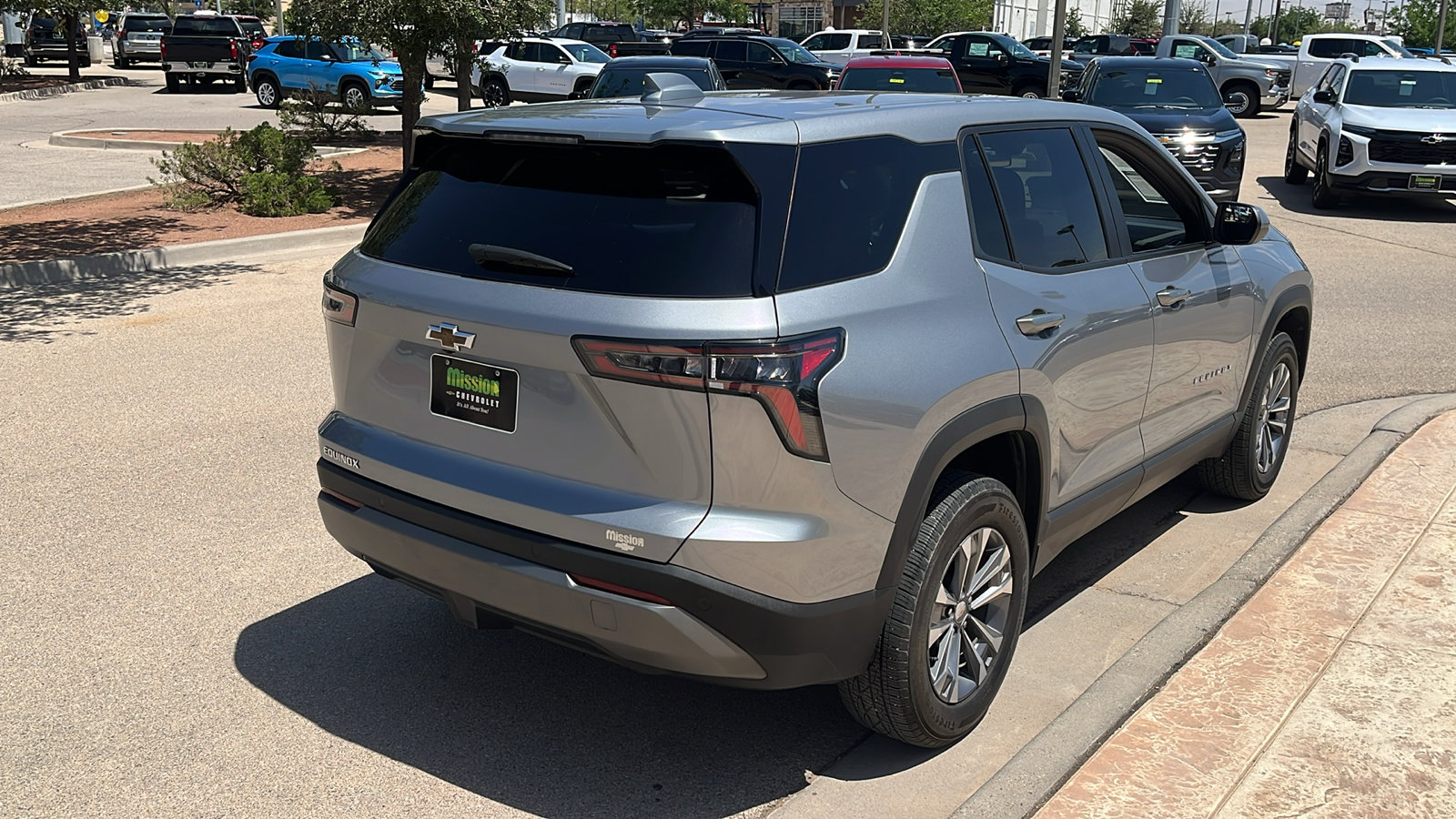 Used 2026 Chevrolet Equinox LT FWD image 8