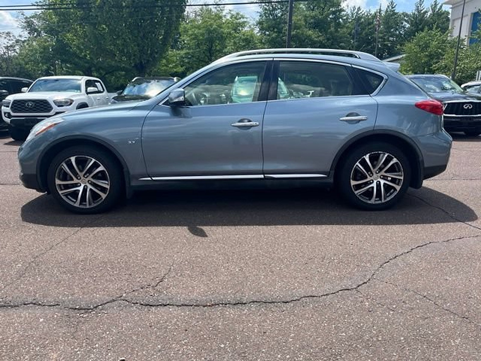 Used 2016 INFINITI QX50 AWD w/ Deluxe Touring Package image 6
