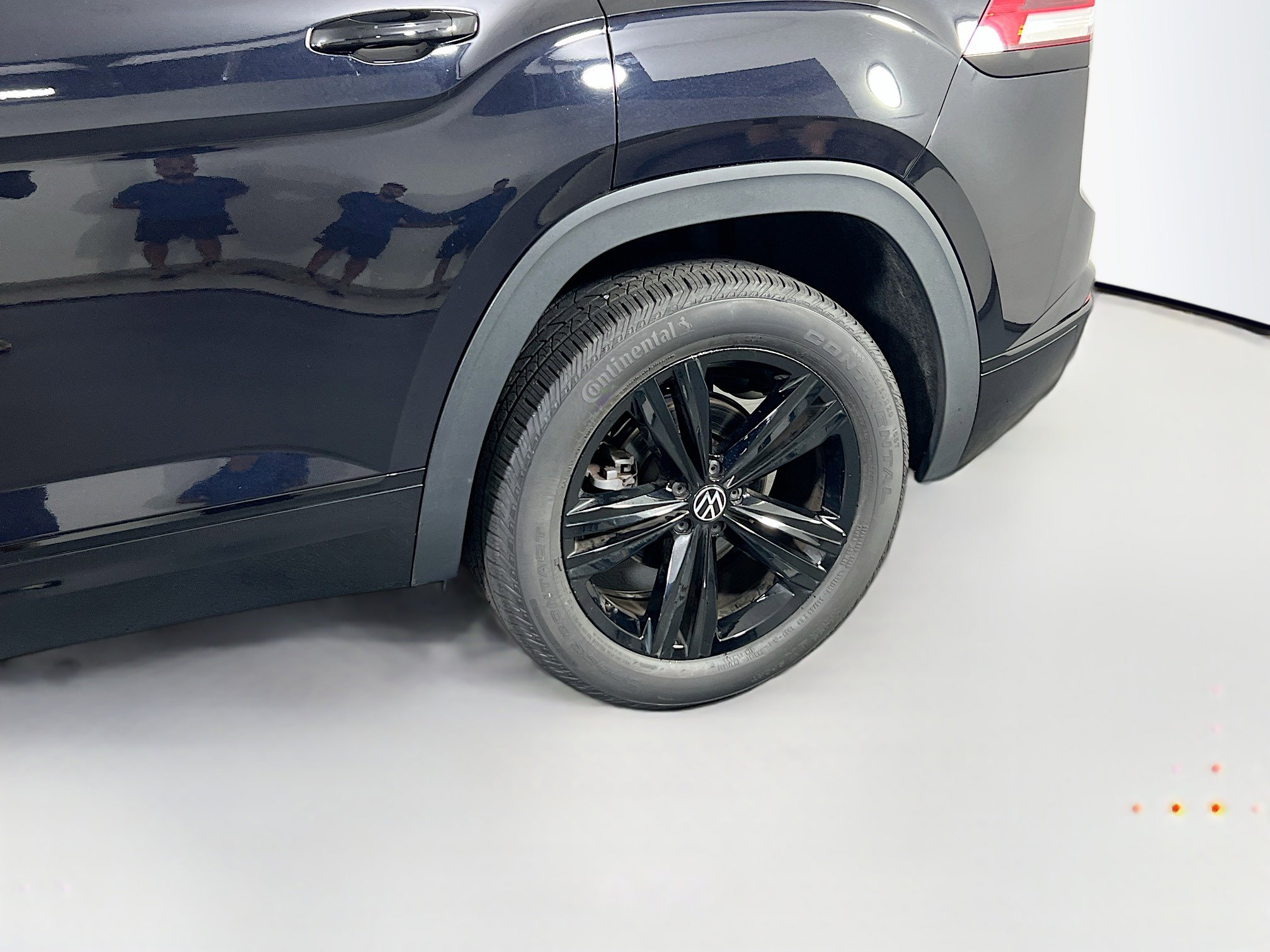 Used 2023 Volkswagen Atlas Cross Sport SEL R-Line image 30