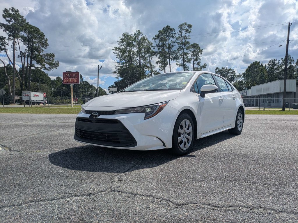 Used 2023 Toyota Corolla LE FWD image 9