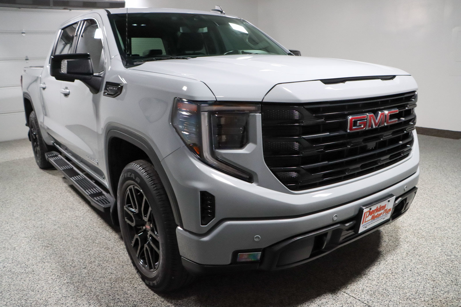 Used 2024 GMC Sierra 1500 Elevation w/ Elevation Premium Package AWD/4WD image 5