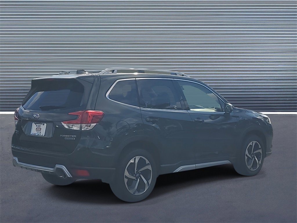 Used 2022 Subaru Forester Touring image 3