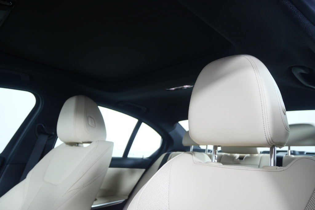New 2026 BMW 330i Sedan w/ M Sport Package RWD image 12