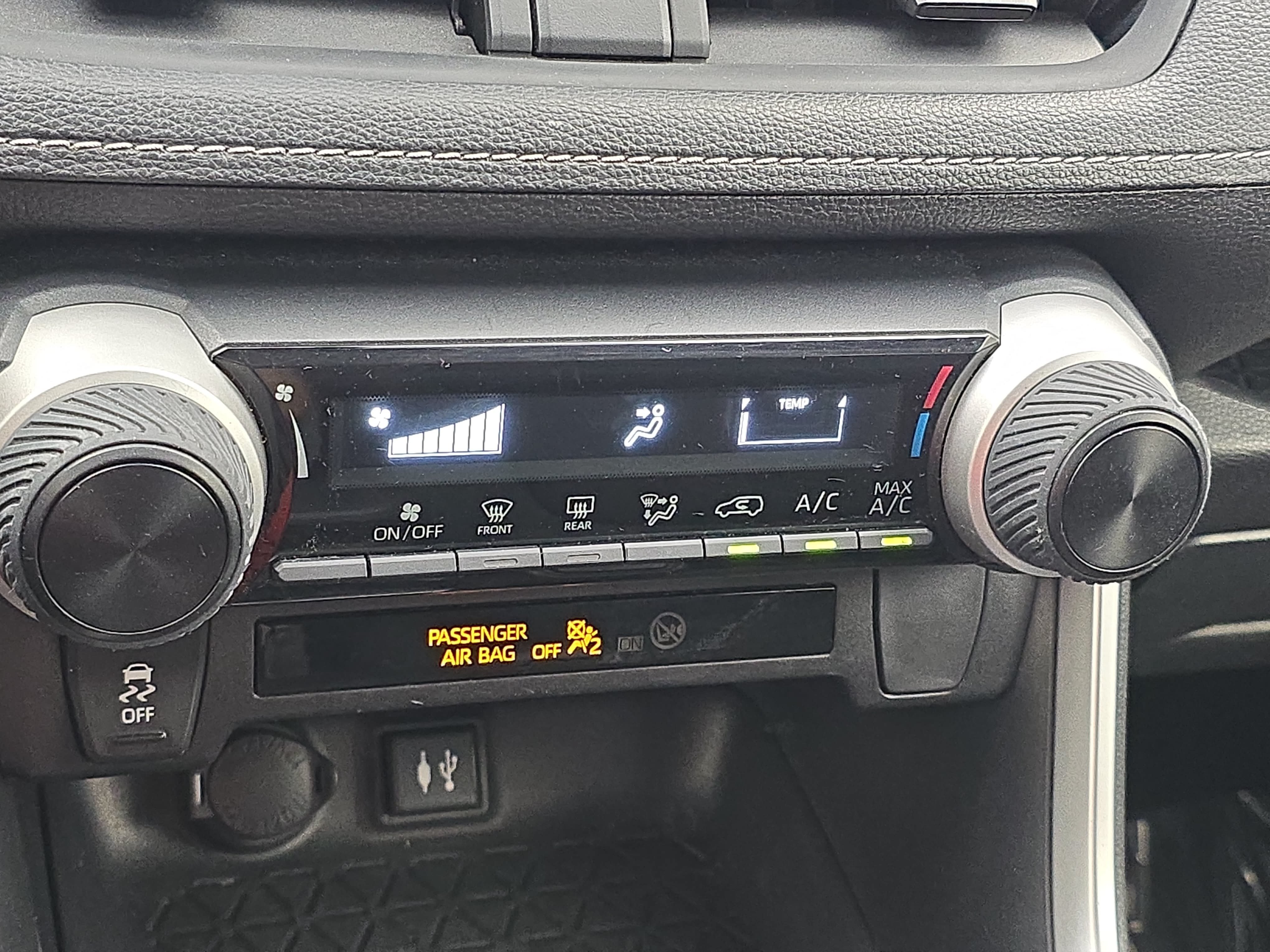 Used 2019 Toyota RAV4 LE FWD image 22