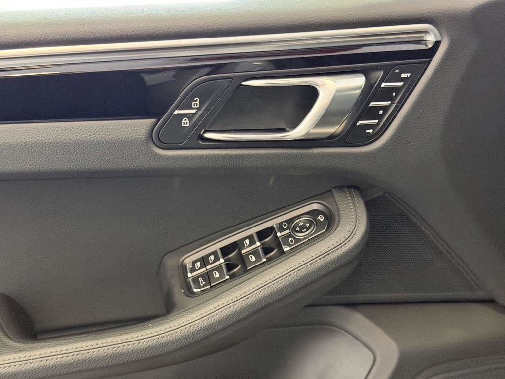 Used 2023 Porsche Macan S image 13