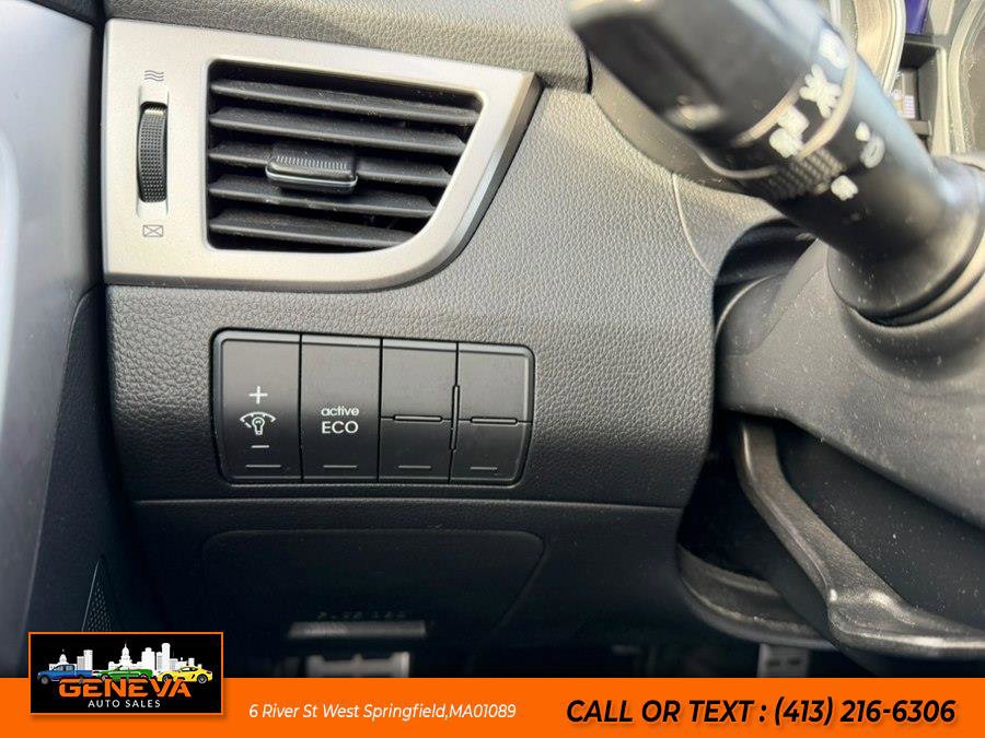 Used 2014 Hyundai Elantra GT w/ Option Group 03 image 19