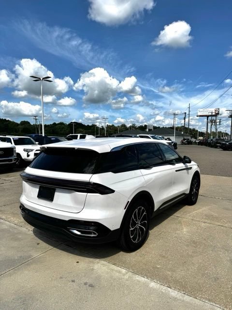 Used 2025 Lincoln Nautilus Premier AWD/4WD image 6