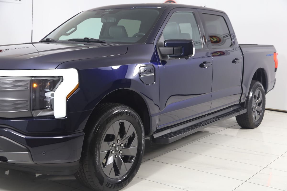 Used 2023 Ford F150 Lightning Lariat AWD/4WD image 55