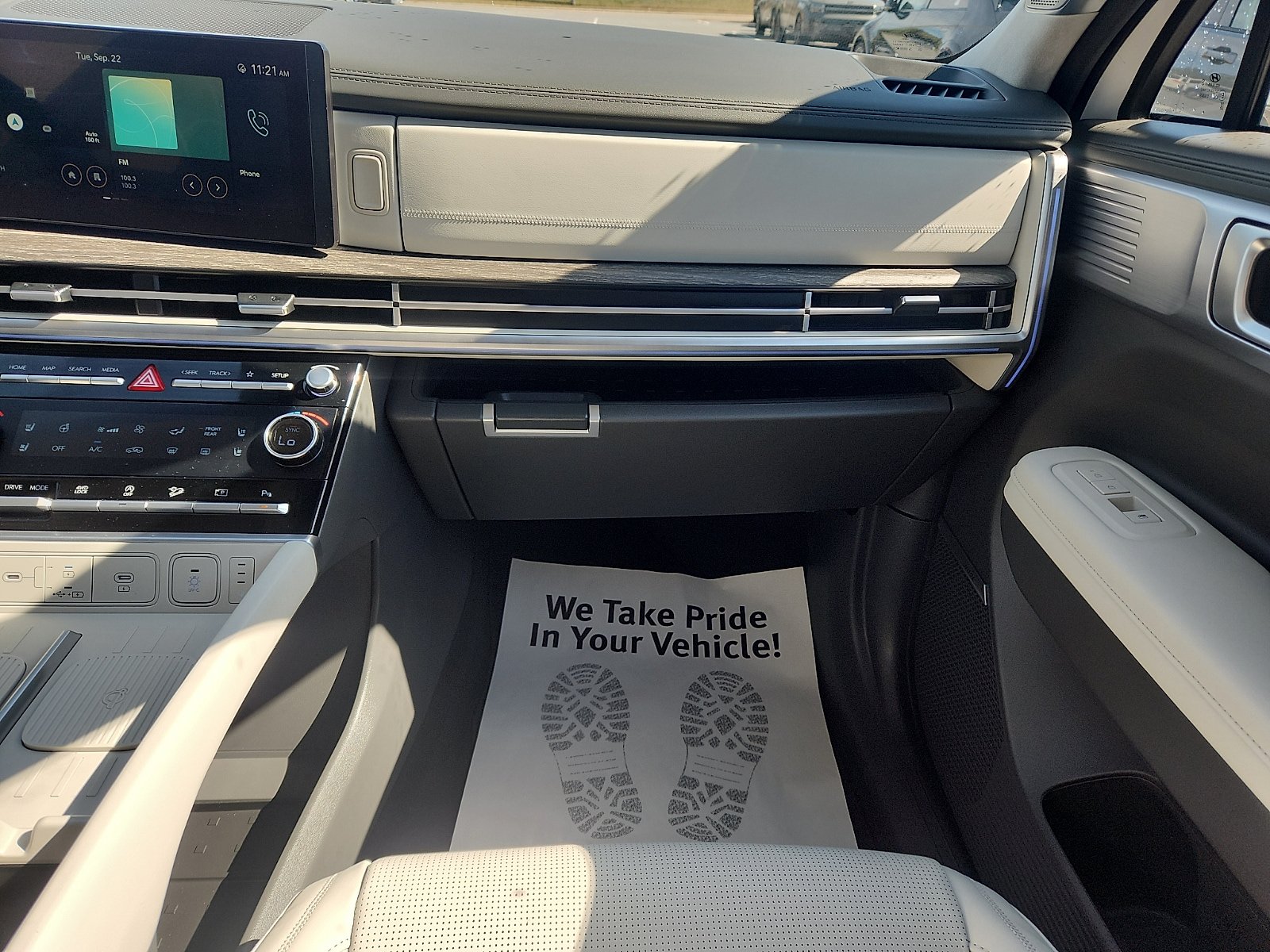 New 2025 Hyundai Santa Fe Calligraphy AWD/4WD image 11