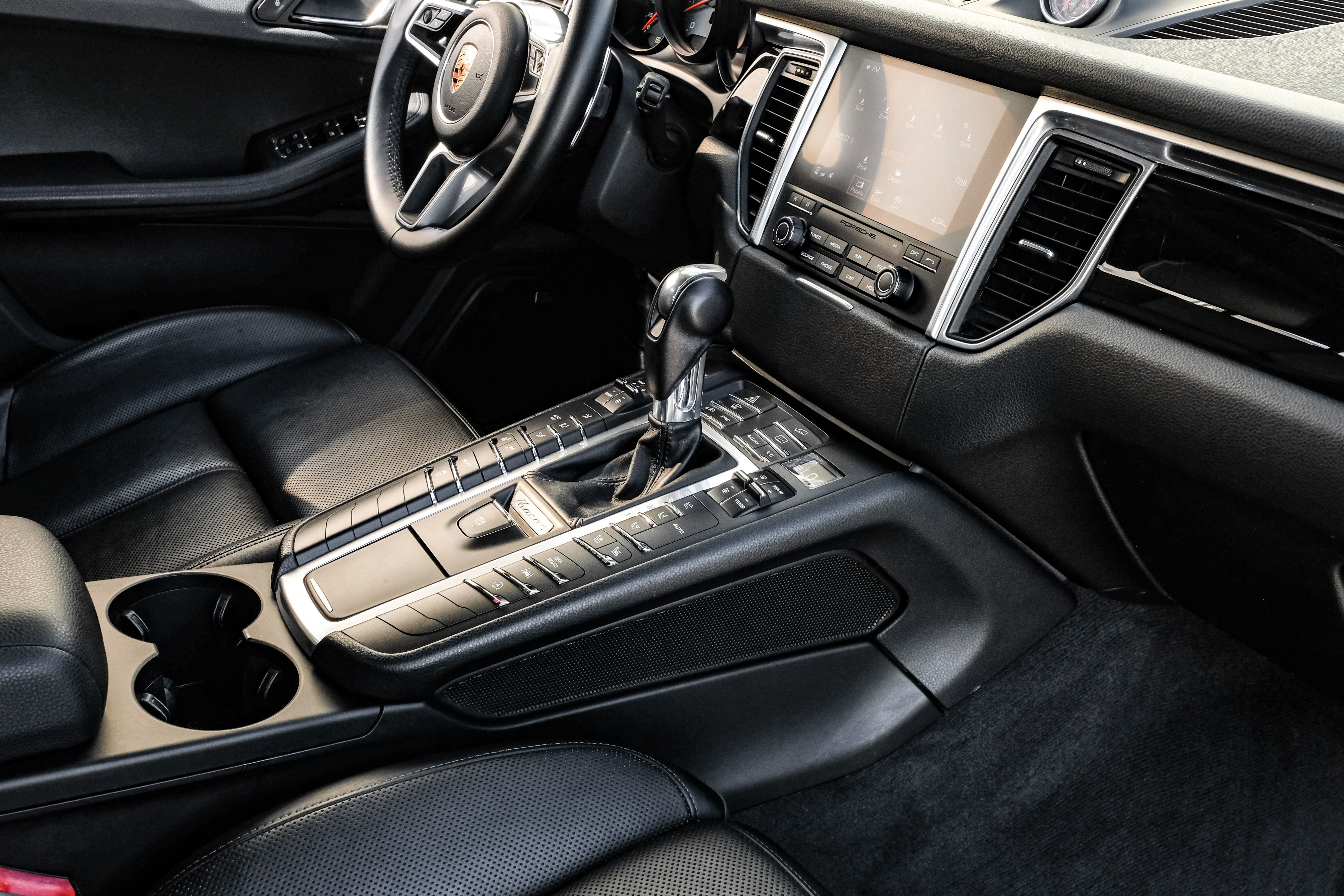 Used 2017 Porsche Macan S image 23