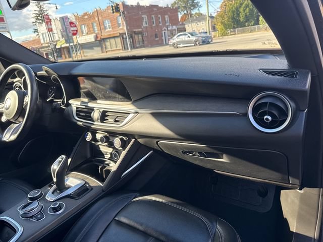 Used 2023 Alfa Romeo Stelvio Ti AWD/4WD image 16