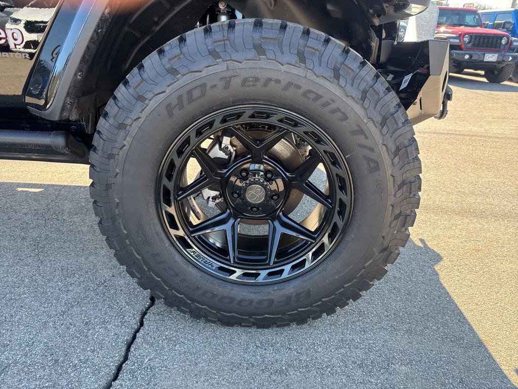 New 2026 Jeep Gladiator Rubicon w/ Technology Group AWD/4WD image 9