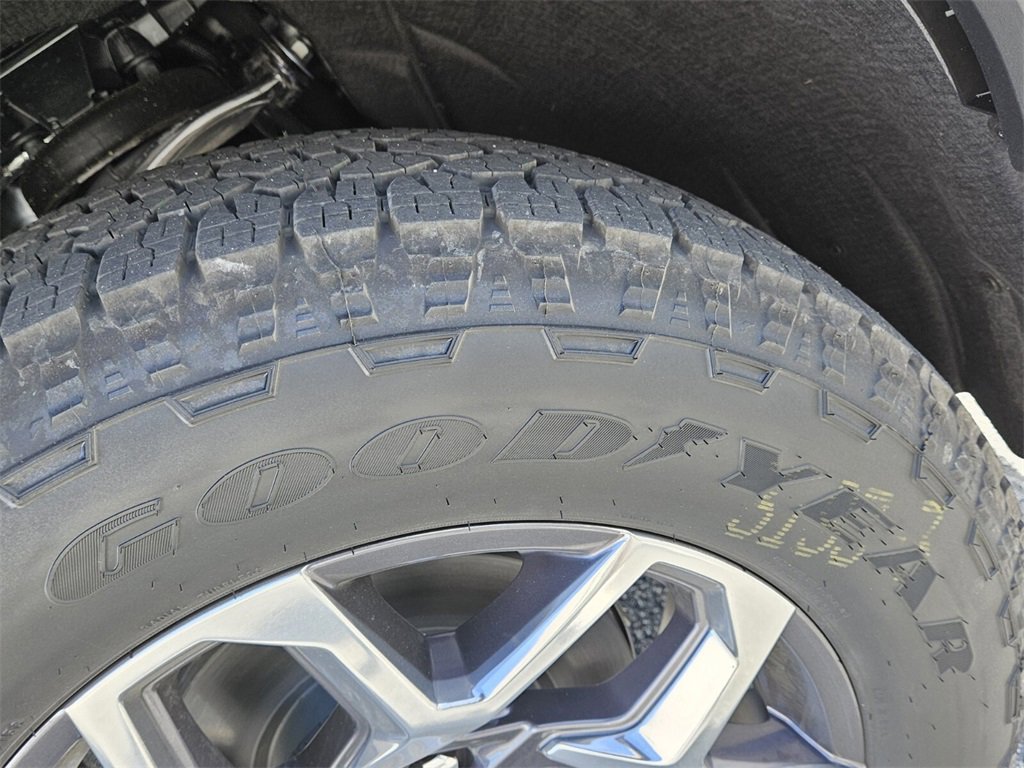 New 2026 GMC Sierra 1500 SLE image 15