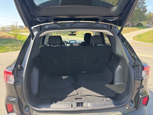 Used 2022 Ford Escape SE w/ SE Sport Appearance Package image 5