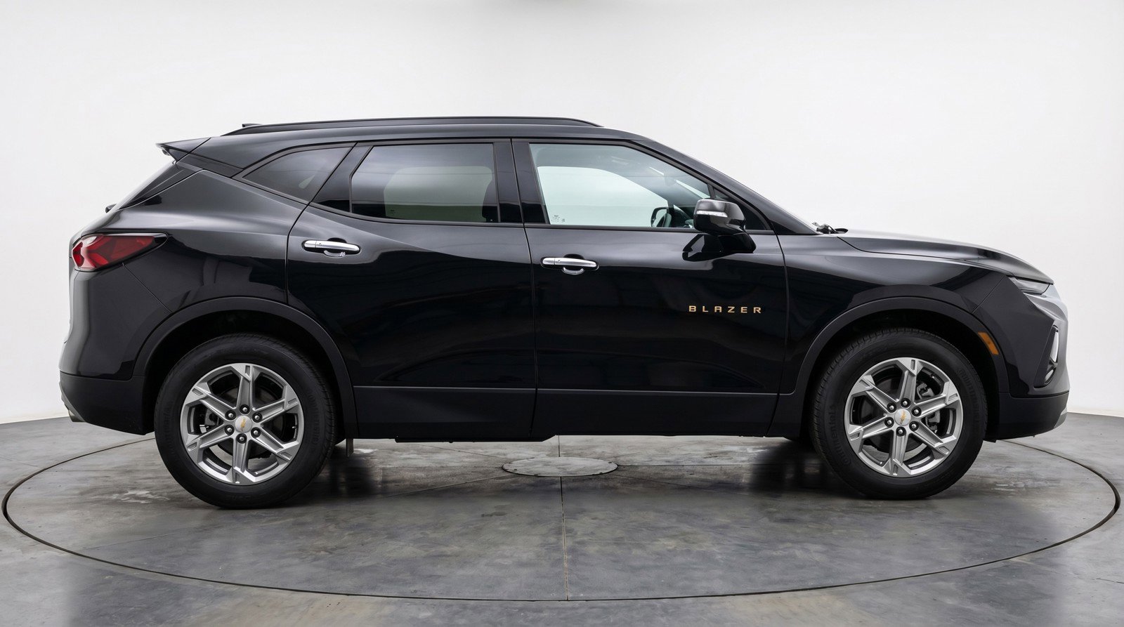 Used 2025 Chevrolet Blazer LT FWD image 11