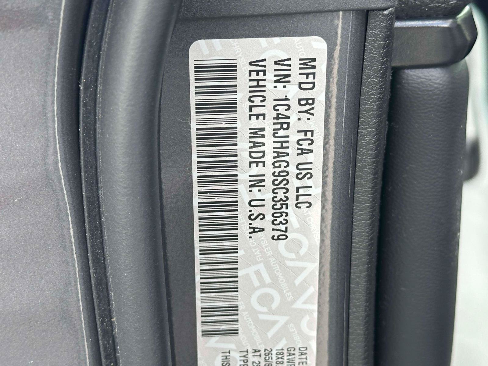 Used 2025 Jeep Grand Cherokee 4WD image 18