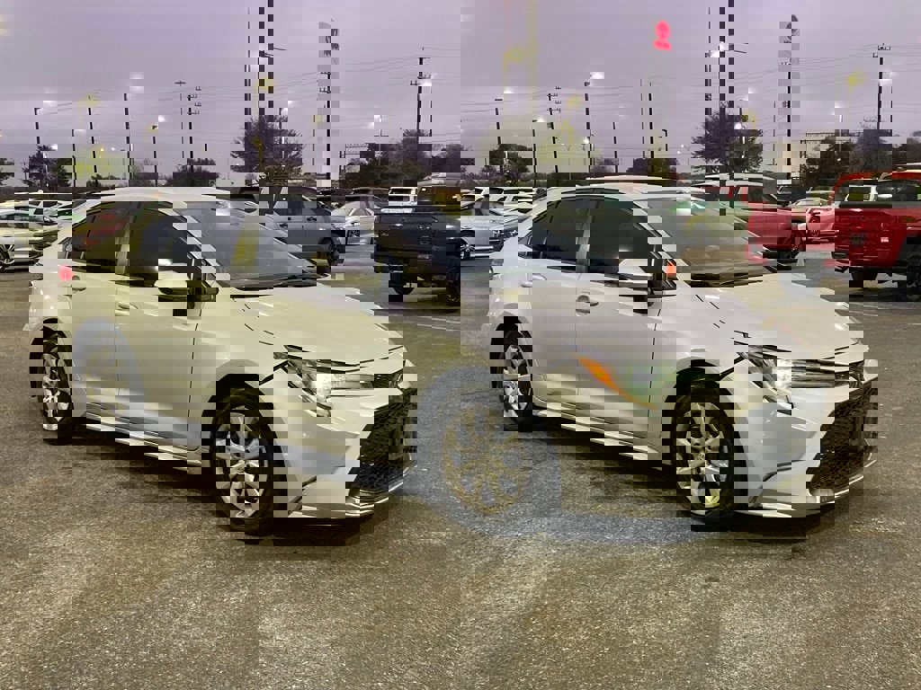 Used 2020 Toyota Corolla LE image 3