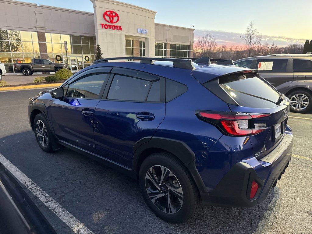 Used 2024 Subaru Crosstrek 2.0i Premium image 3