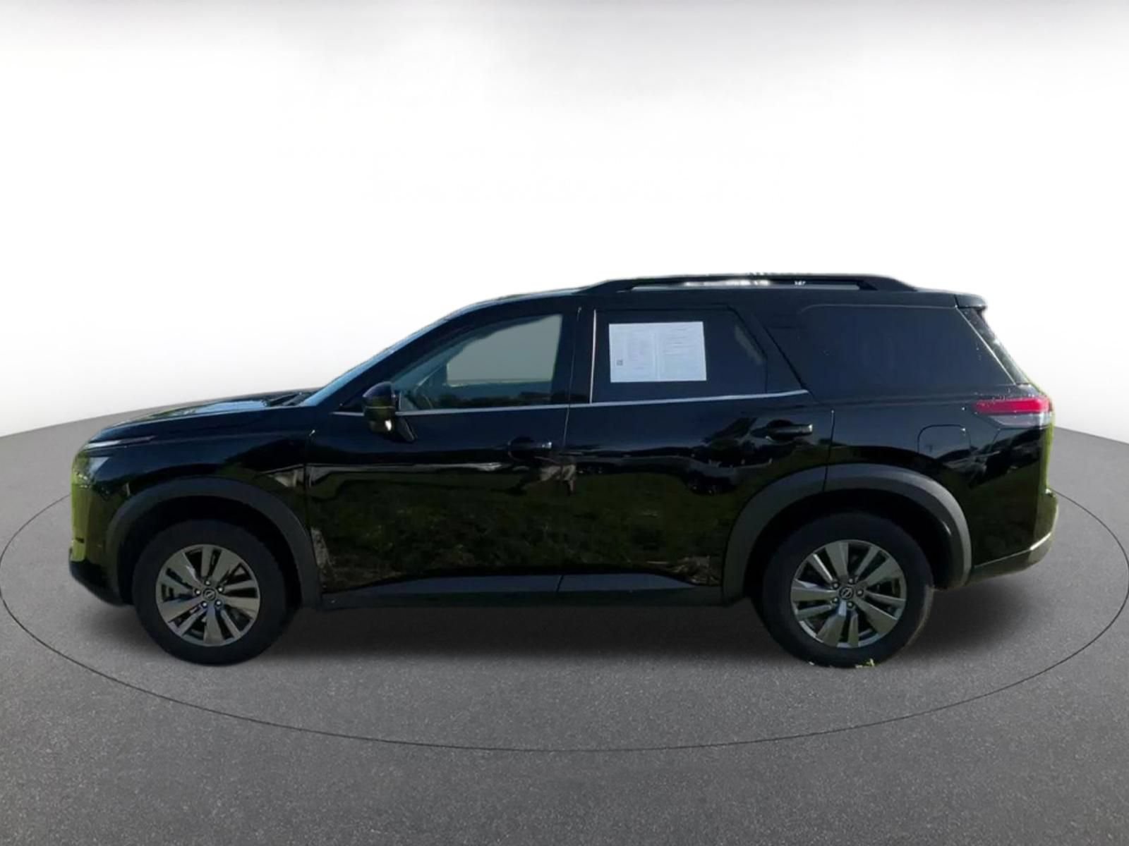 Used 2025 Nissan Pathfinder SV FWD image 8