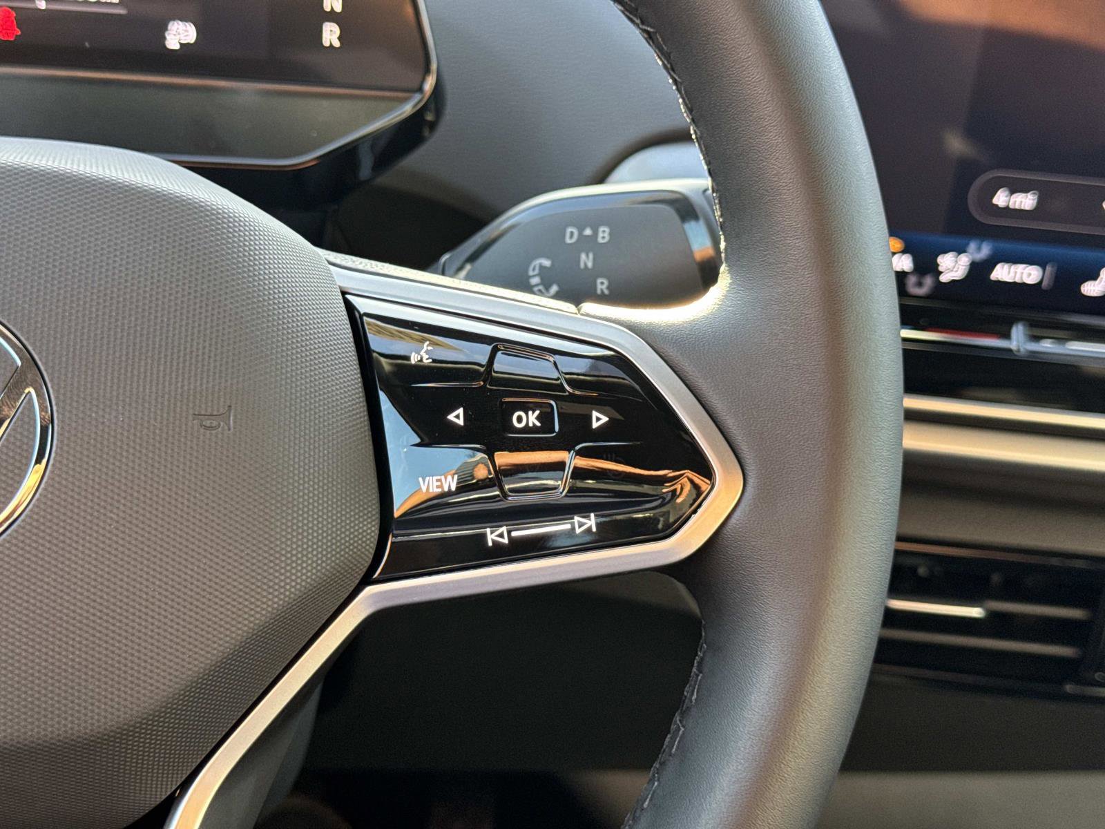 New 2025 Volkswagen ID.4 Pro image 18