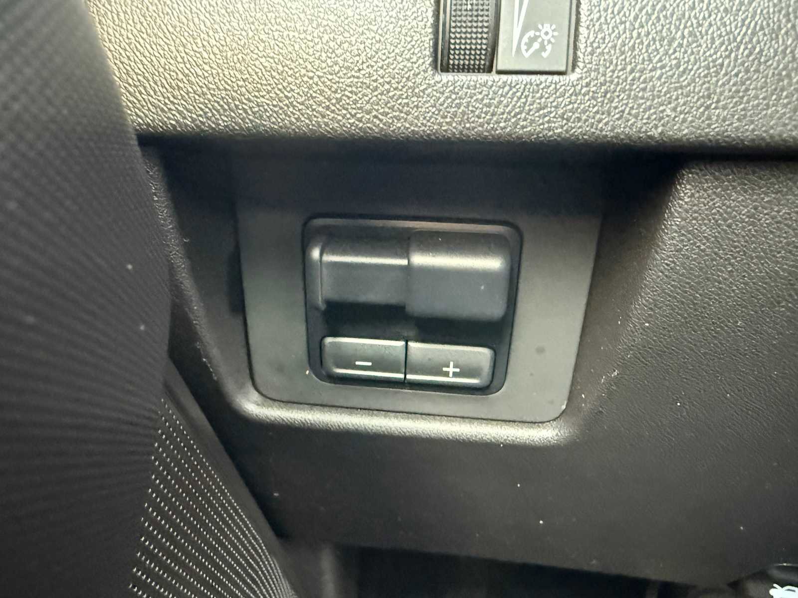 Used 2024 GMC Canyon Elevation w/ Convenience Package image 33