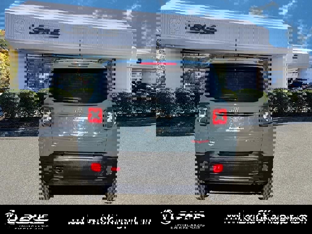 Used 2016 Jeep Renegade Trailhawk image 4