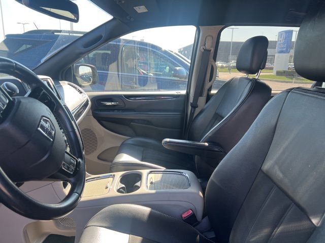 Used 2019 Dodge Grand Caravan SXT image 12