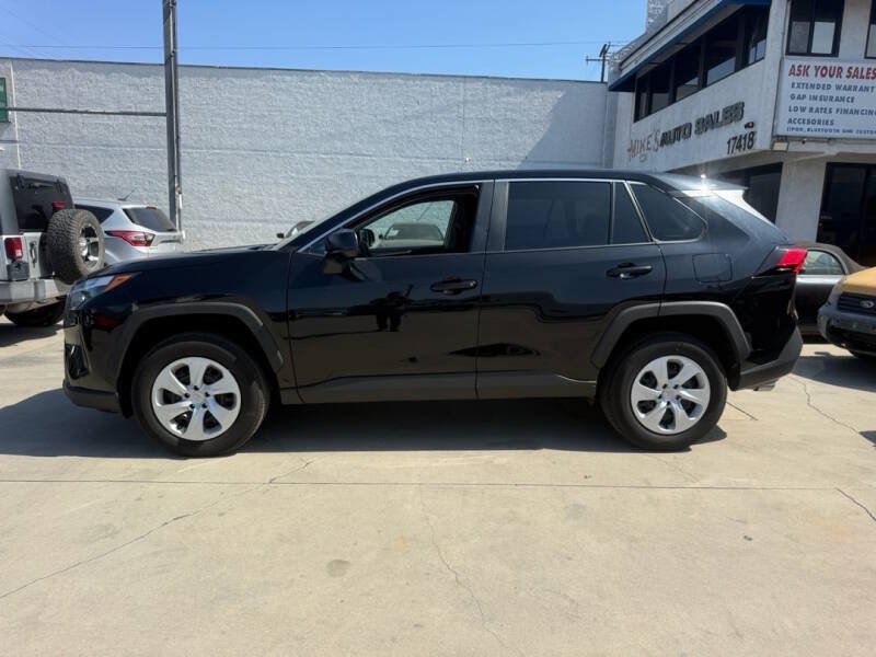 Used 2025 Toyota RAV4 LE FWD image 4