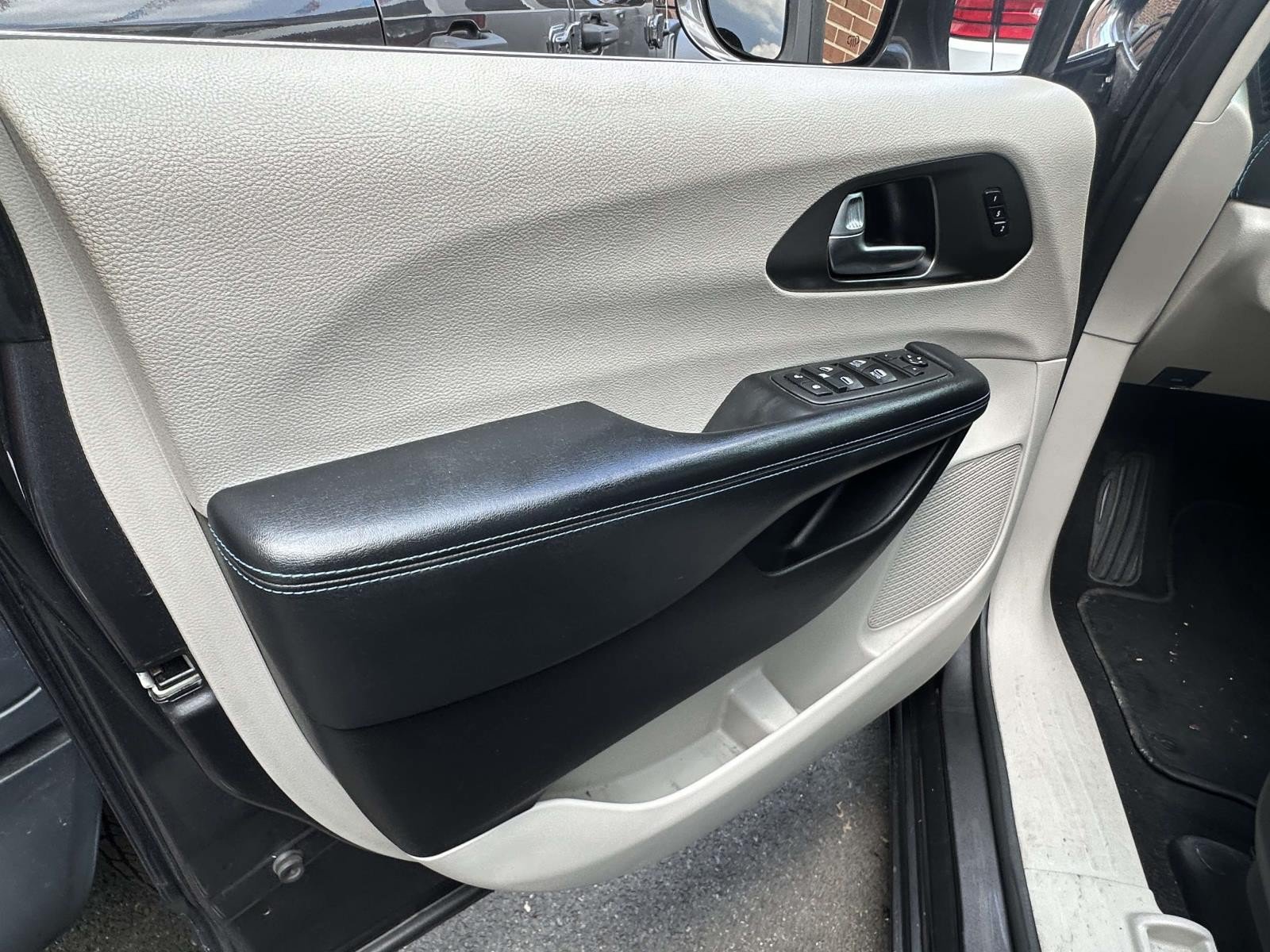Certified 2021 Chrysler Pacifica Touring-L FWD image 17