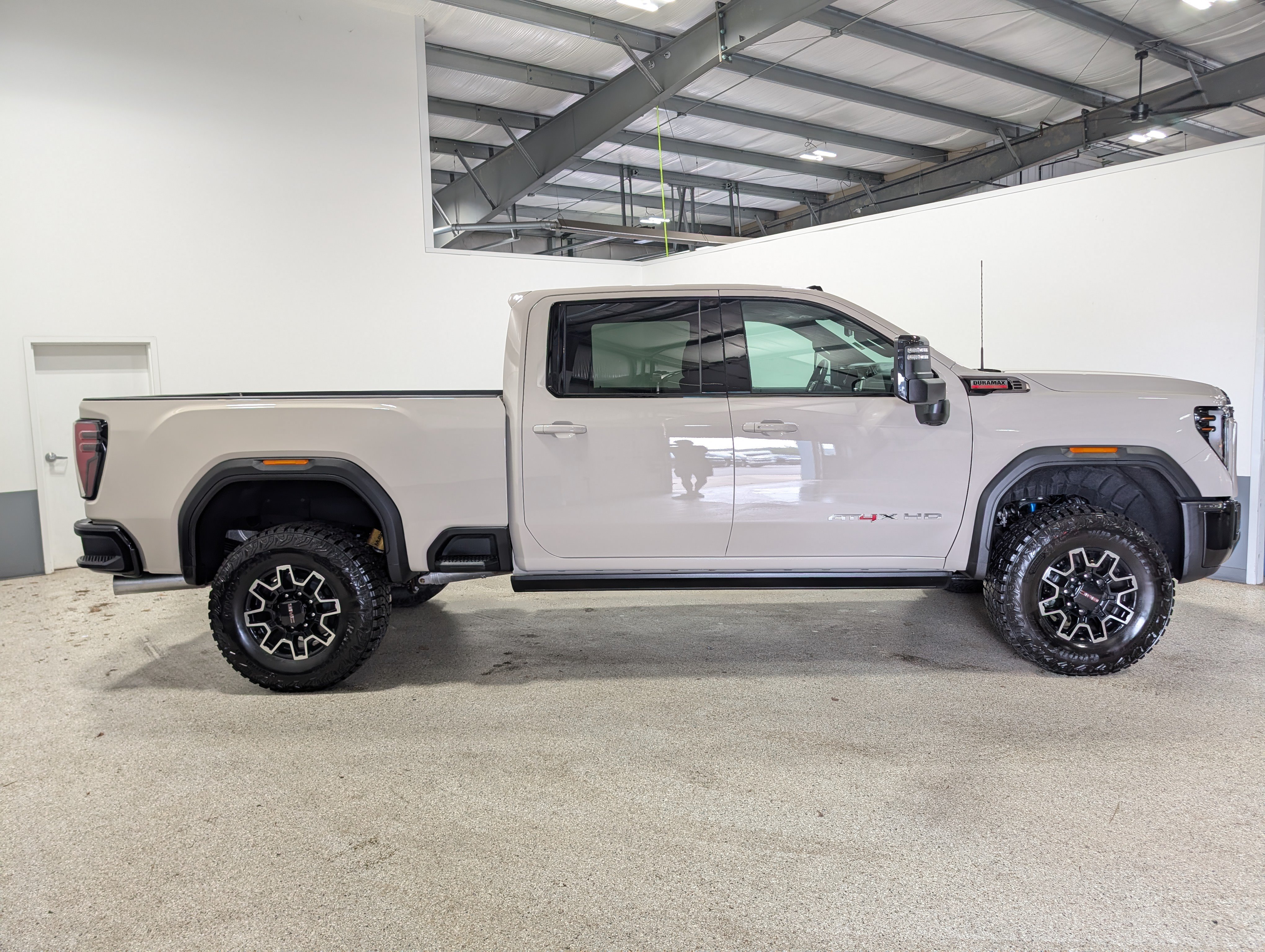 Used 2026 GMC Sierra 2500 AT4X AWD/4WD image 2