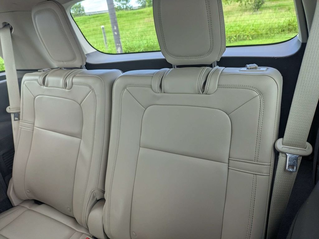 Used 2022 Lincoln Aviator Reserve w/ Equipment Group 201A RWD image 16