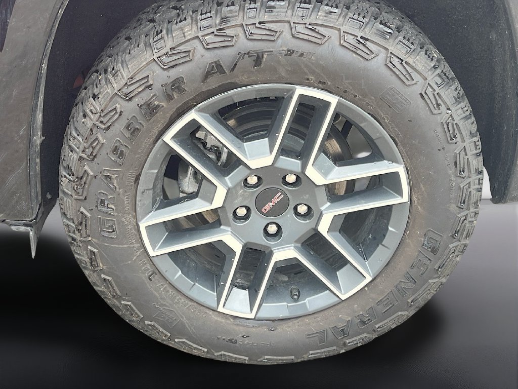 Used 2026 GMC Terrain AT4 w/ Convenience Package III AWD/4WD image 30