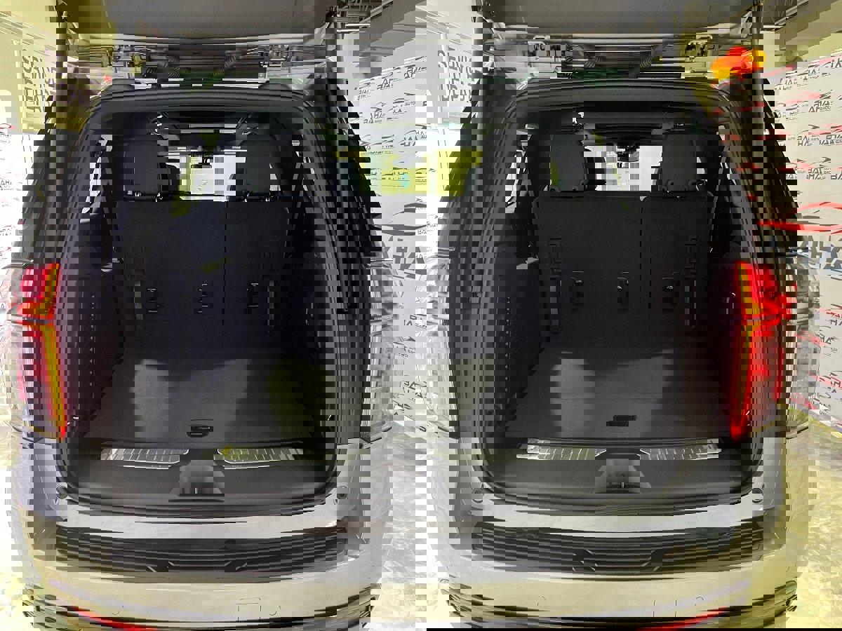 Used 2024 Chevrolet Suburban Z71 image 34