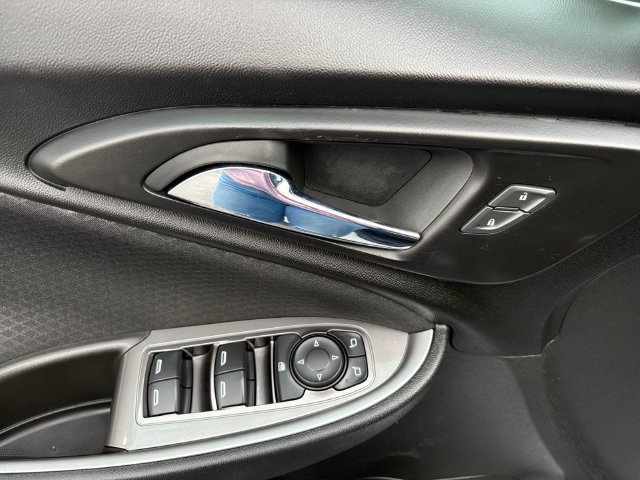 Used 2017 Chevrolet Malibu LS FWD image 18