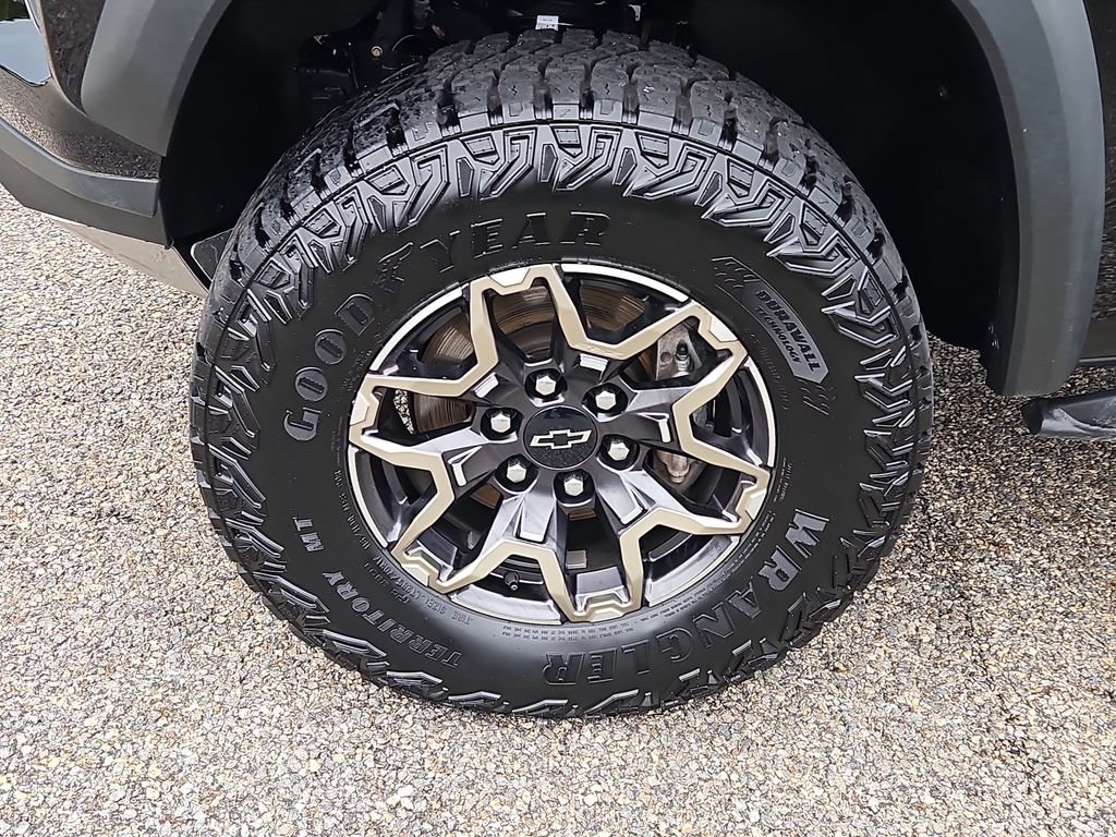 Certified 2024 Chevrolet Colorado ZR2 w/ Safety Package AWD/4WD image 7