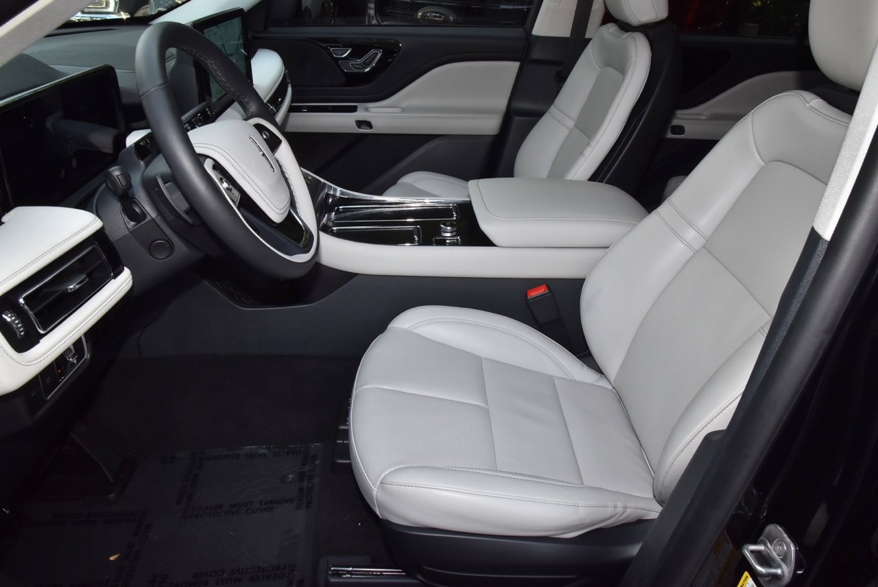 Certified 2026 Lincoln Aviator 2WD w/ Jet Appearance Package image 13