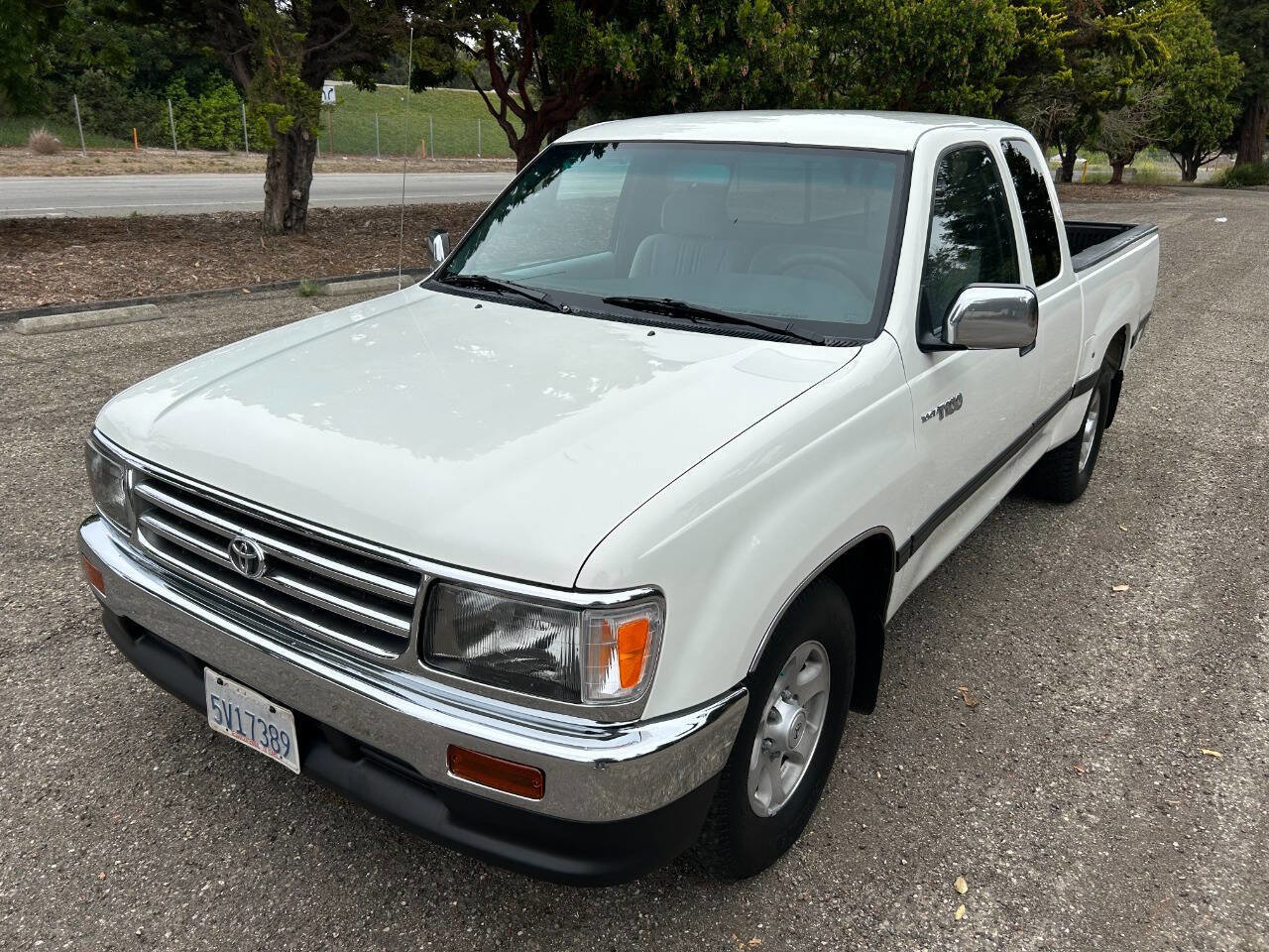 Used 1998 Toyota T100 SR5 RWD image 3