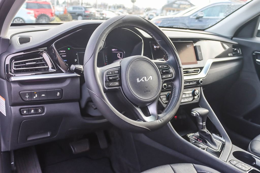 Used 2022 Kia Niro EX Premium image 8