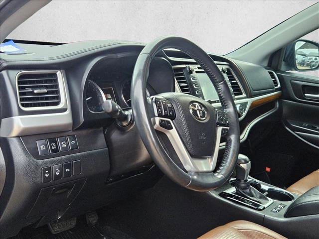 Used 2019 Toyota Highlander Limited Platinum AWD/4WD image 10
