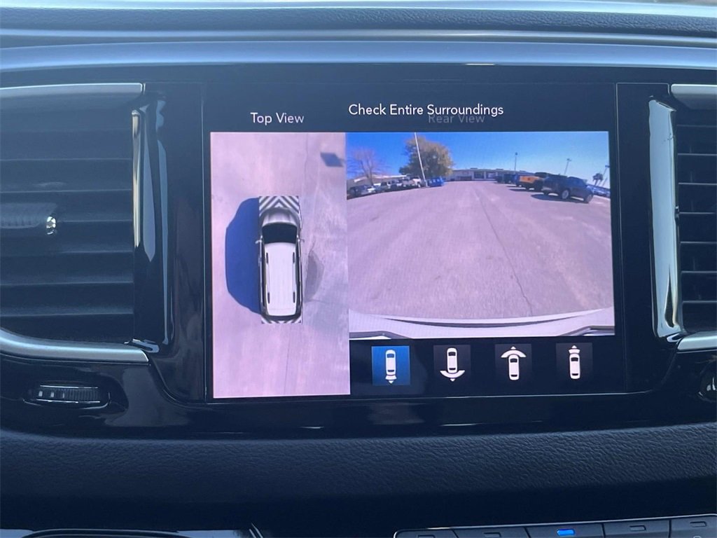 Used 2020 Chrysler Pacifica Touring w/ Tire & Wheel Group image 16