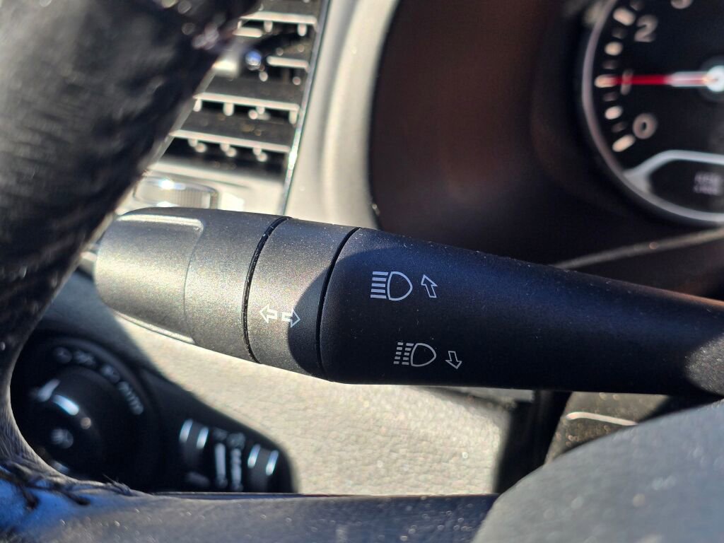 Used 2018 Jeep Renegade Altitude AWD/4WD image 28