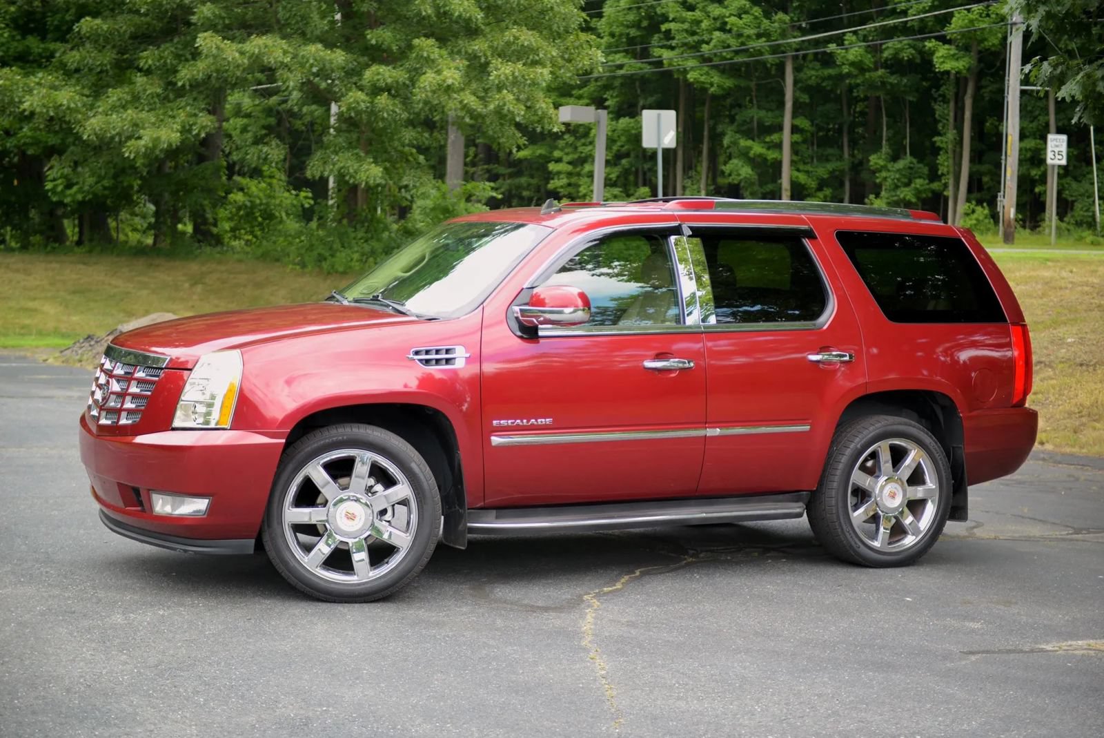 Used 2010 Cadillac Escalade Luxury AWD/4WD image 26