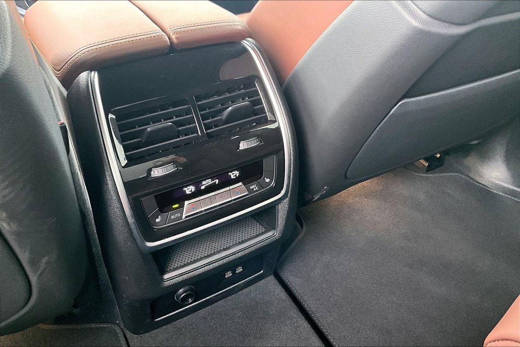 Used 2025 BMW X7 xDrive40i w/ M Sport Package image 27